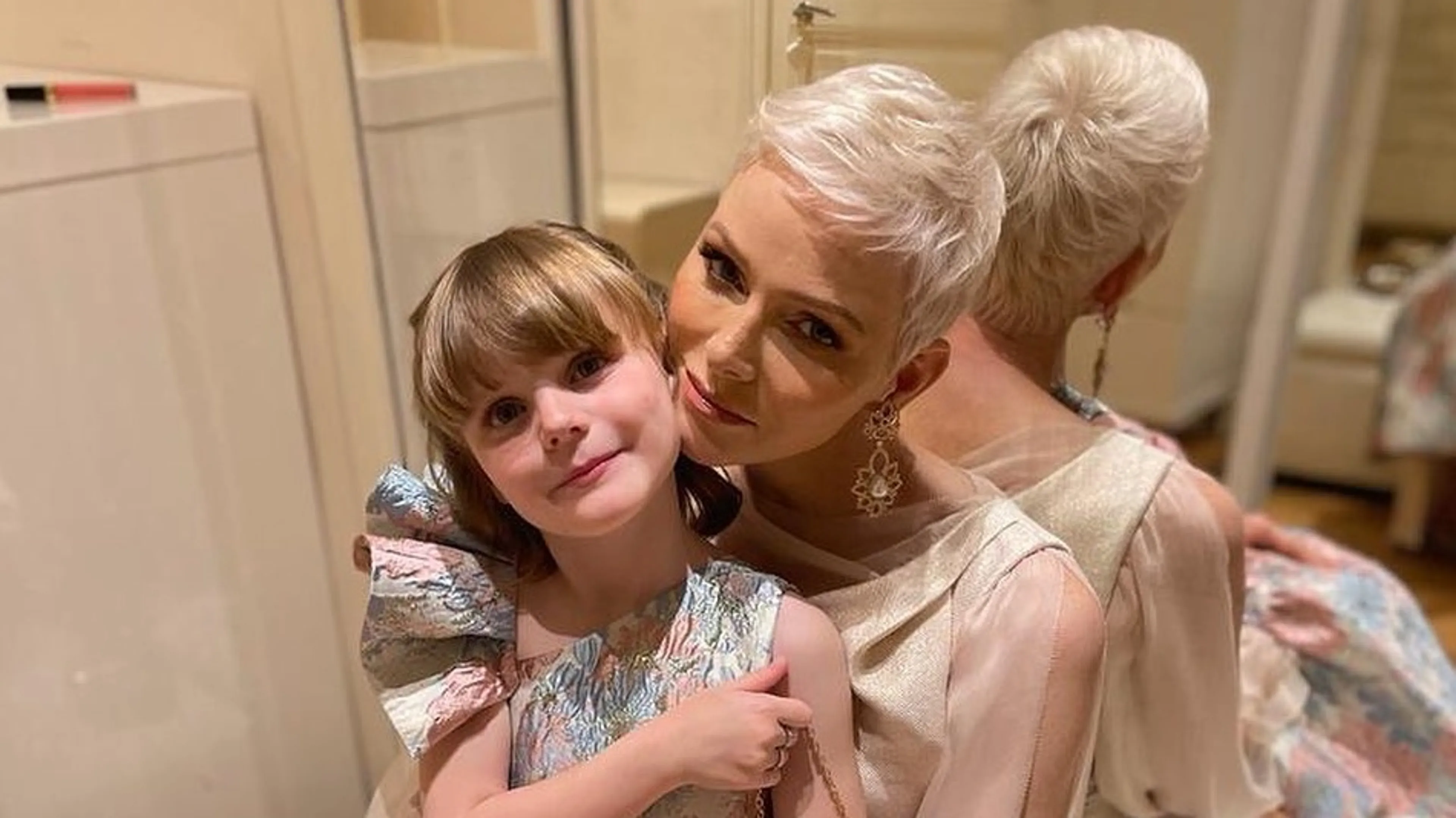 Prinses Charlène voelt zich beter en geniet van moeder-dochter moment