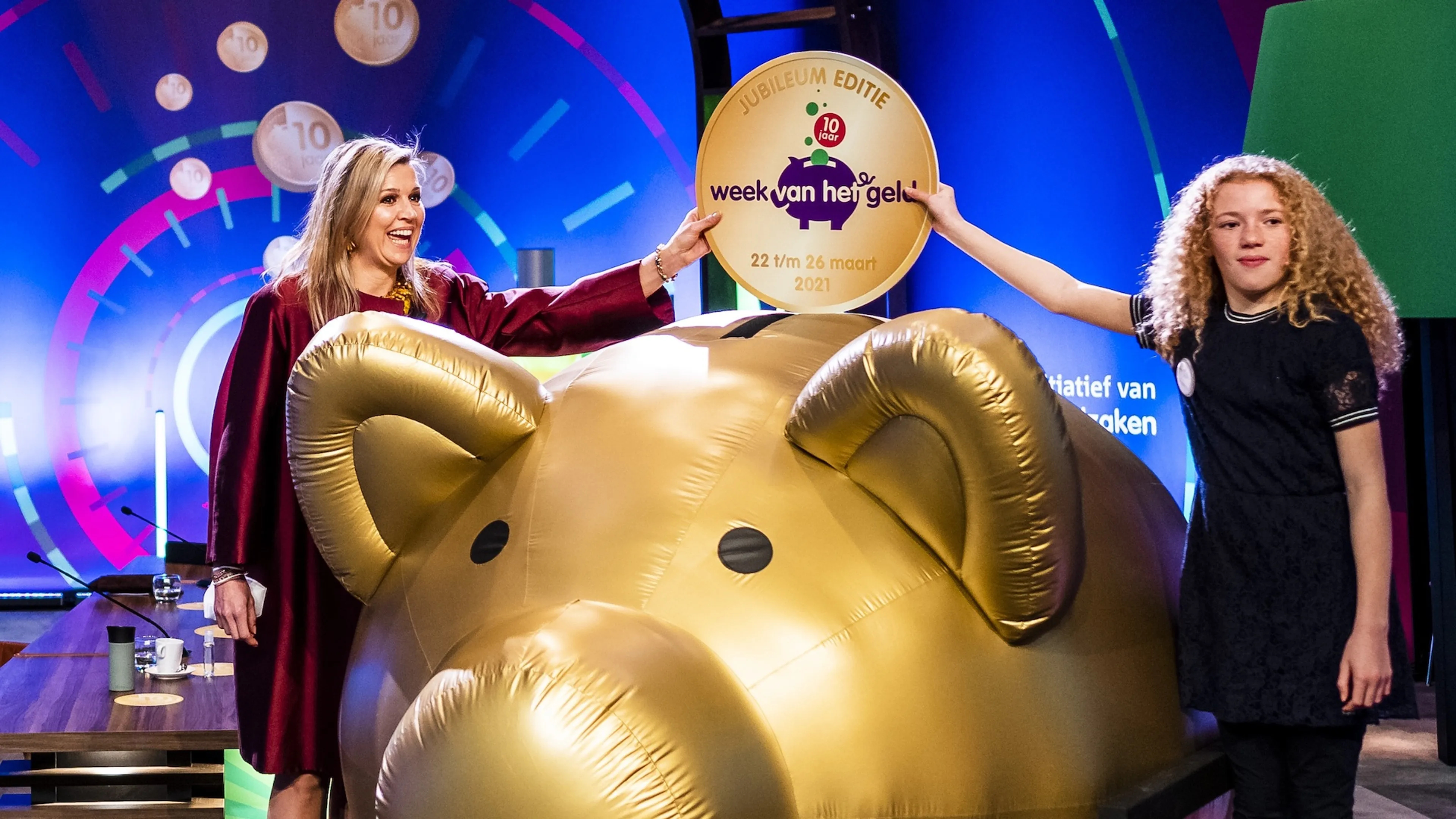 Máxima geeft 'gouden geldtips' aan schooljeugd