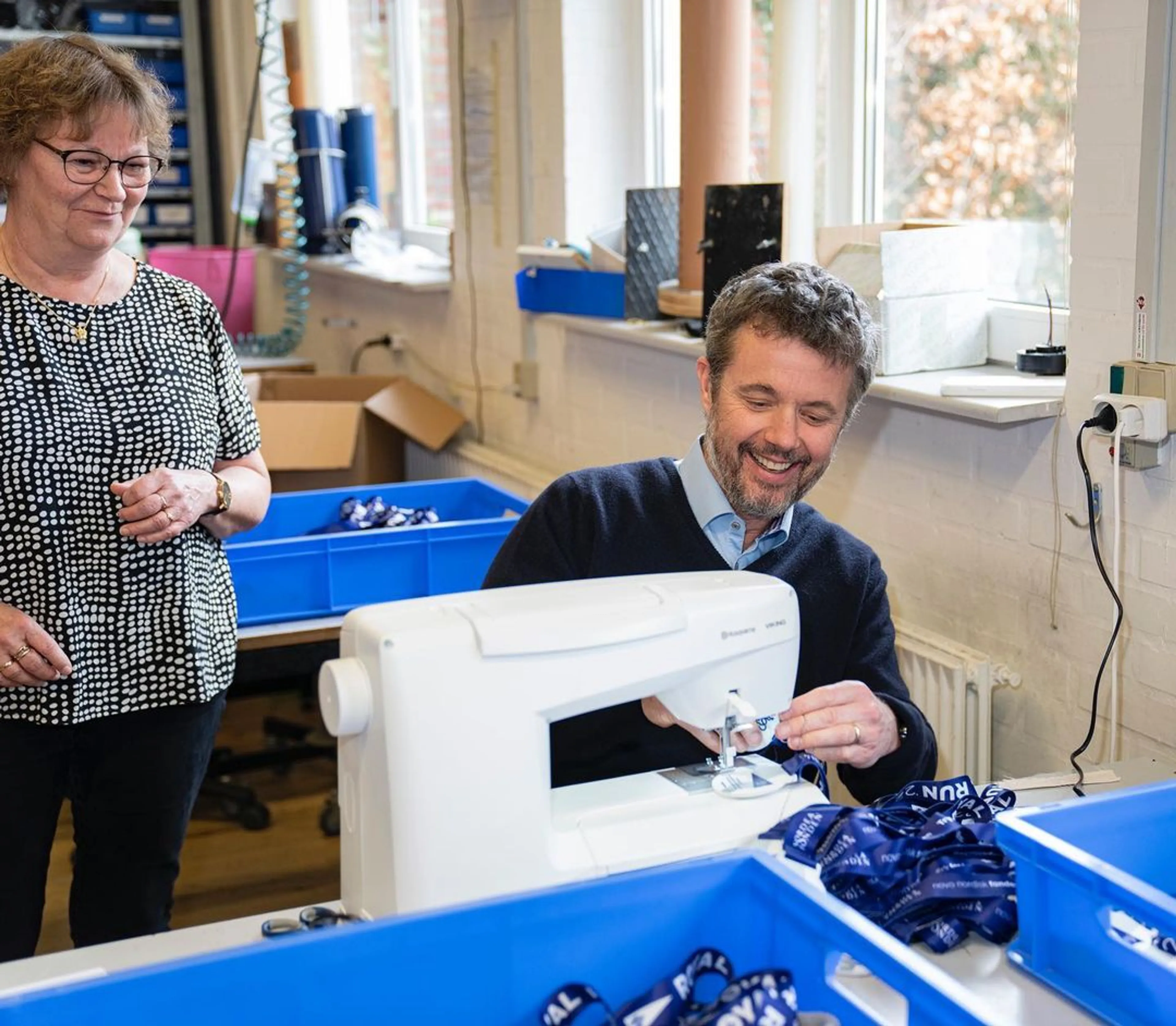Moet je zien! Frederik achter de naaimachine