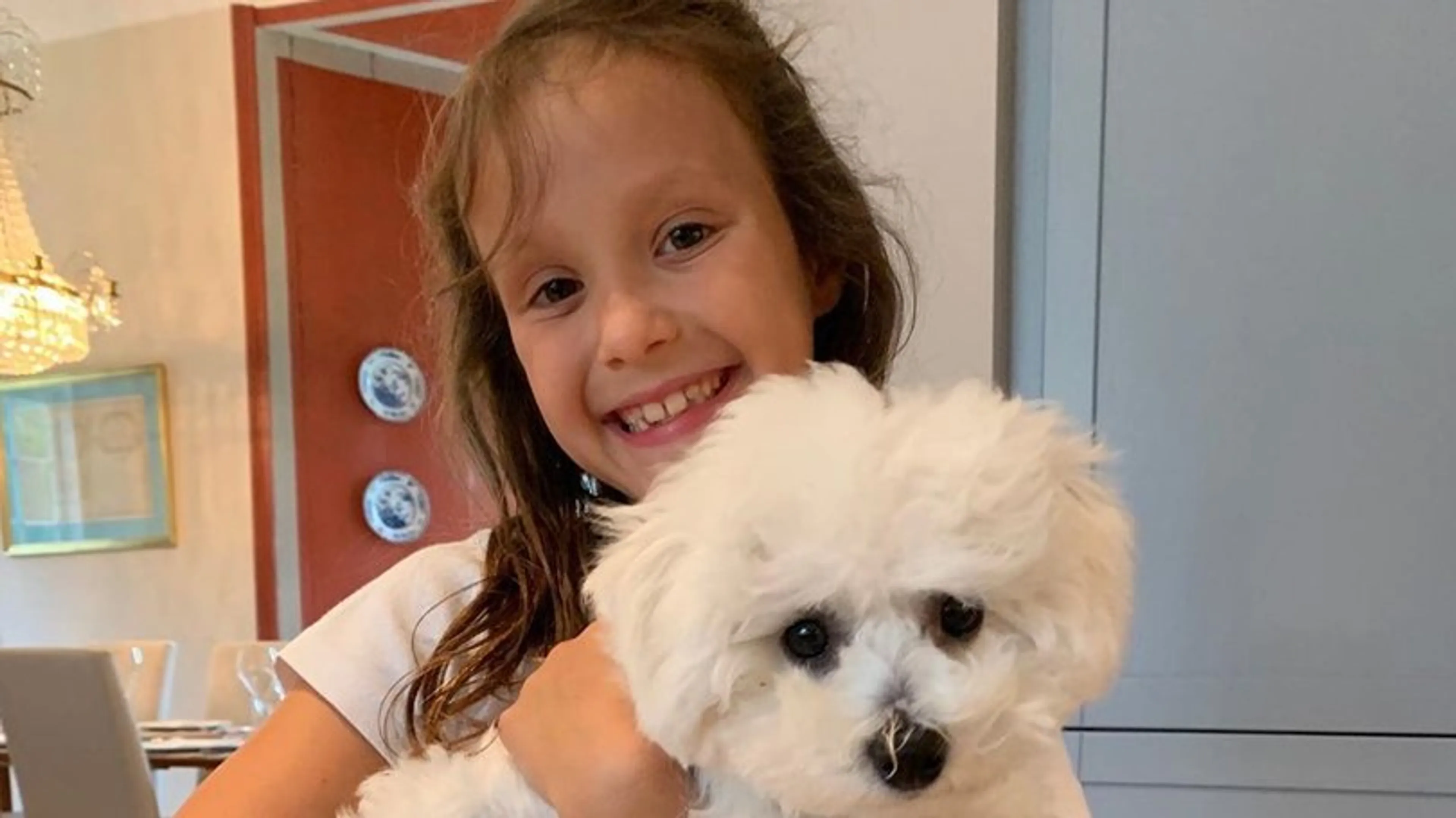 Lief! Deens prinsesje showt hun nieuwe hond