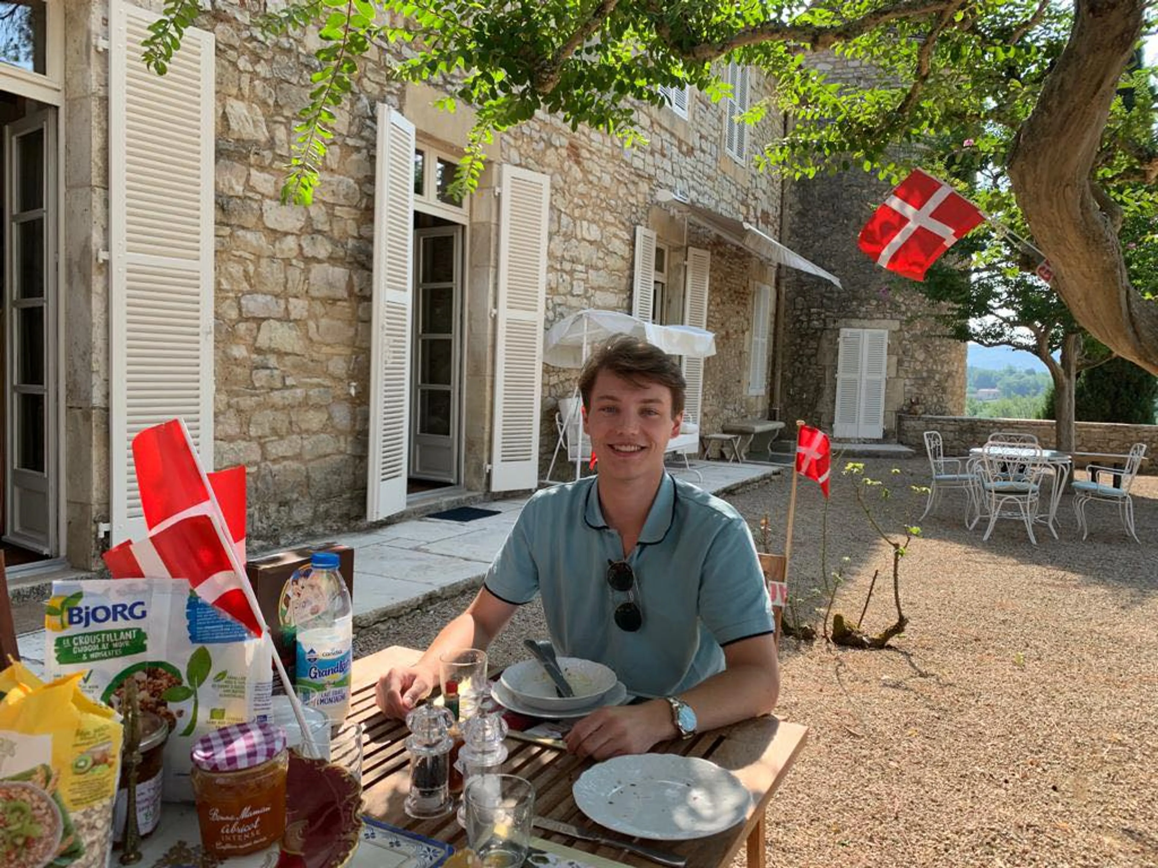 Joachim en Steen maken verjaardagsfoto's van modelprins Felix