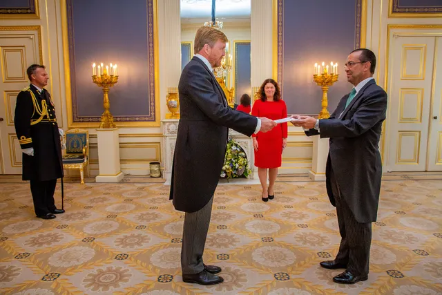 DEN HAAG - Koning Willem-Alexander heeft woensdagochtend 4 september op Paleis Noordeinde in Den Haag ter overhandiging van hun geloofsbrieven ontvangen de ambassadeur van de Verenigde Mexicaanse Staten, Z.E. José Antonio Zabalgoitia Trejo. Foto: Wesley de Wit.