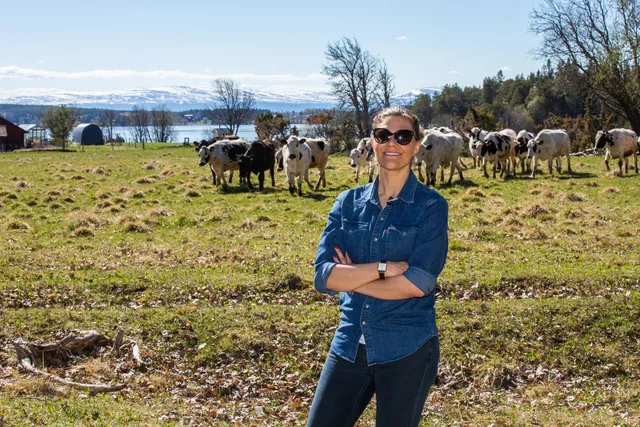 Kronprinsessans tjugoförsta vandring genom Sveriges landskap ägde rum fredagen den 17 maj i Jämtland. Kronprinsessan vandring i Jämtland inleddes på Sportfältet i Östersund där IFK Östersunds parafotboll berättade om sin verksamhet samt spelade en träningsmatch. Därefter fortsatte vandringen på Andersön vid Andersö skans och avslutades vid Trefotsudden. Under vandringen fick Kronprinsessan och medvandrare information om kulturmiljö Kvarnbacken, Storsjöbygdens odlingslandskap, Storsjöns vatten, Sjöräddningen och Scouterna. Med under vandringen fanns experter inom olika områden som berättade om hur naturen påverkats och anpassat sig. Med vandringarna vill Kronprinsessan uppleva olika delar av Sverige under olika årstider samt synliggöra den skatt som den svenska naturen är för alla som lever och verkar här. Därefter fortsatte vandringen på Andersön vid Andersö skans och avslutades vid Trefotsudden. Under vandringen fick Kronprinsessan och medvandrare information om kulturmiljö Kvarnbacken, Storsjöbygdens odlingslandskap, Storsjöns vatten, Sjöräddningen och Scouterna. Med under vandringen fanns experter inom olika områden som berättade om hur naturen påverkats och anpassat sig. Med vandringarna vill Kronprinsessan uppleva olika delar av Sverige under olika årstider samt synliggöra den skatt som den svenska naturen är för alla som lever och verkar här.