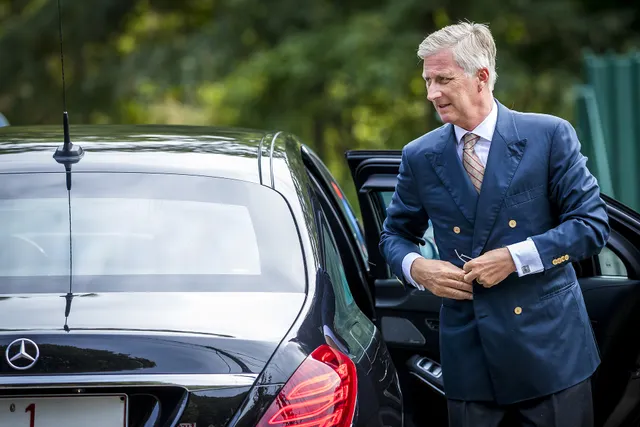 SPA - Koning Boudewijn brengt bezoek aan politiebuRo. ANP MARCEL VAN HOORN.