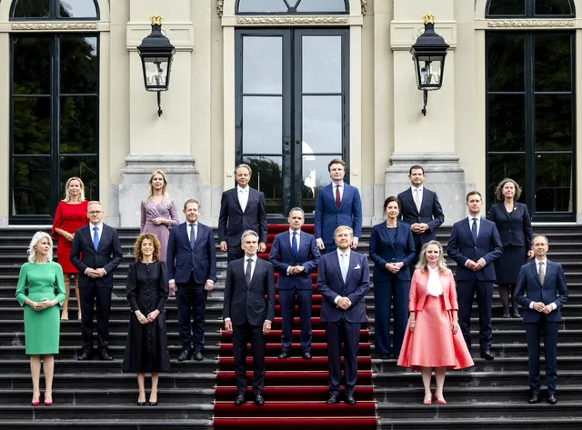 De nieuwe regering-Schoof op de trappen van Paleis Huis ten Bosch.