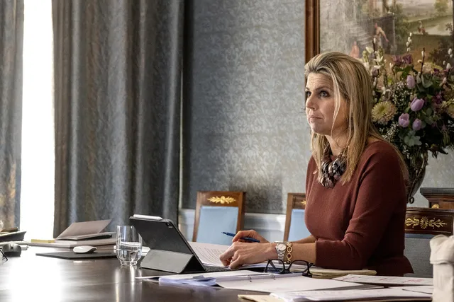 DEN HAAG, 21-01-2021, Paleis Huis ten Bosh
Koningin Maxima tijdens een webinar ‘Samen Sterk voor een schuldenzorgvrij ondernemend Nederland’. Vanuit het ADO stadion in Den Haag wordt gesproken over het recente onderzoek van Deloitte naar de impact van de coronacrisis op het mkb en toenemende schuldenproblematiek. Met name zelfstandigen zonder personeel (ZZP) zijn kwetsbaar. Het onderzoek is gedaan in opdracht van SchuldenlabNL, het Verbond van Verzekeraars (VvV)en de Nederlandse Vereniging van Banken (NVB).
Queen Maxima during a webinar "Together Strong for a debt-relief-free entrepreneurial Netherlands". The ADO stadium in The Hague is talking about the recent research by Deloitte into the impact of the corona crisis on SMEs and increasing debt problems. Self-employed persons without employees (ZZP) are particularly vulnerable. The research was commissioned by SchuldenlabNL, the Dutch Association of Insurers (VvV) and the Dutch Banking Association (NVB).