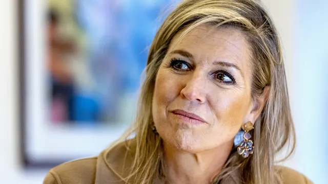 Koningin Maxima tijdens een bezoek aan Senior-Live in het stadsdeel Almere Haven.