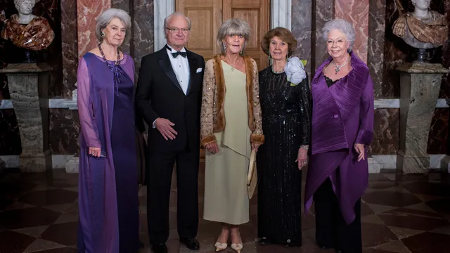 Prinses Birgitta (midden), met haar drie zussen en broer in 2017. De foto is genomen ter ere van de 80e verjaardag van Birgitta.
