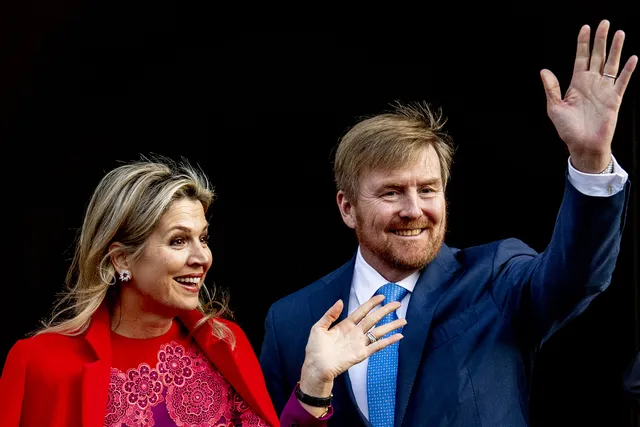 AMSTERDAM - Aankomst van koning Willem-Alexander en koningin Maxima voor de uitreiking van de Grote Prins Claus Prijs 2019 aan beeldend kunstenaar Kamala Ibrahim Ishag uit Soedan. ANP ROYAL IMAGES ROBIN UTRECHT.