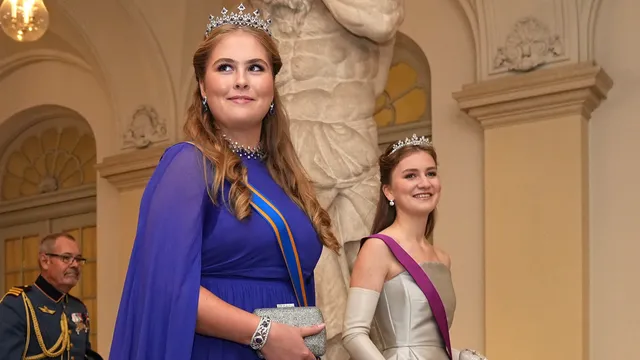 De kroonprinsessen Amalia van Nederland en Elisabeth van België (2023).