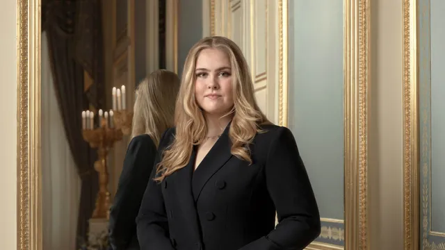 De RVD deelt deze nieuwe portretfoto van prinses Amalia ter ere van haar 18e verjaardag.