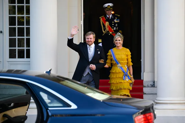 DEN HAAG - Koning Willem-Alexander en koningin Maxima vertrekken van Paleis Noordeinde naar de Grote Kerk op Prinsjesdag. Vanwege de coronacrisis ziet Prinsjesdag er anders uit dan normaal. Veel van de ceremoniele onderdelen gaan niet door en publiek is niet welkom in de binnenstad van Den Haag. ANP POOL ROYAL IMAGES FRANK VAN BEEK.