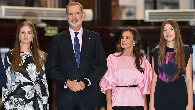 Prinses Leonor met haar familie bij de Prinses van Asturiëprijzen.