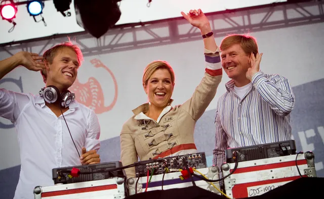 New York - Op Governers Island wordt het New Island Festival gehouden. Armin van Buuren is de gast dj die ook Prins Willem-Alexander en Prinses Máxima laat swingen.