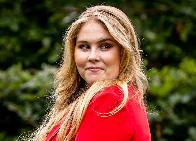 DEN HAAG - Prinses Amalia tijdens de zomerfotosessie bij Paleis Huis ten Bosch. ANP ROYAL IMAGES REMKO DE WAAL.
