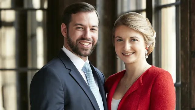 Een portret van de erfgroothertog en erfgroothertogin van Luxemburg.