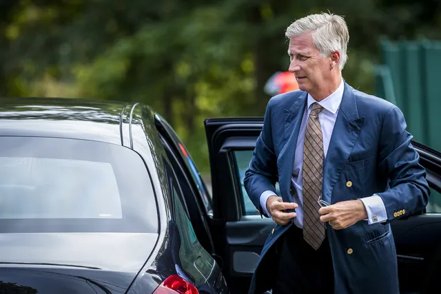 SPA - Koning Boudewijn brengt bezoek aan politiebuRo. ANP MARCEL VAN HOORN.