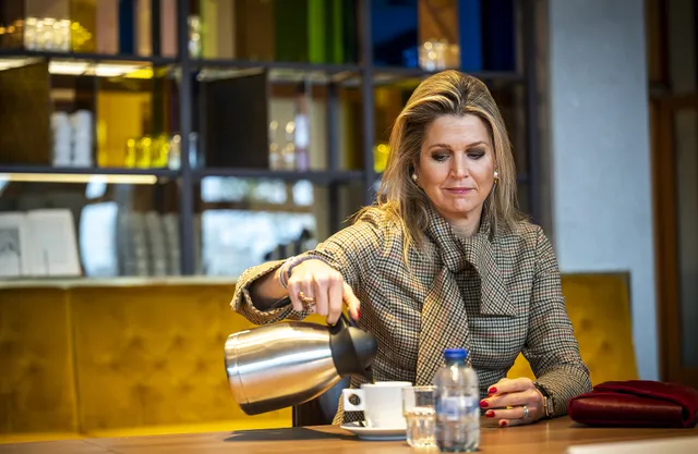 NIJMEGEN - Koningin Maxima tijdens haar werkbezoek aan het Concertgebouw De Vereeniging in Nijmegen. Het bezoek staat in het teken van de impact van de coronacrisis op het ondernemerschap en de bedrijfsvoering van theaters en concertzalen. ANP ROYAL IMAGES FRANK VAN BEEK.