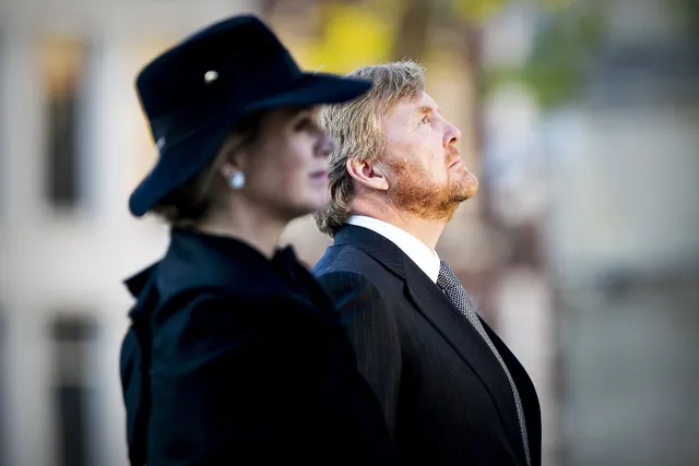 AMSTERDAM - Koning Willem-Alexander en Koningin Maxima tijdens de Nationale Dodenherdenking op de Dam, 4 Mei 2020. Vanwege de corona crisis vind de ceremonie dit jaar plaats op een lege dam zonder publiek. Foto BSR AGENCY Patrick van Katwijk.
