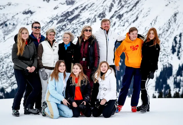 2020-02-25 10:43:32 LECH - De koninklijke familie tijdens de jaarlijkse fotosessie in Lech. ANP ROYAL IMAGES REMKO DE WAAL.