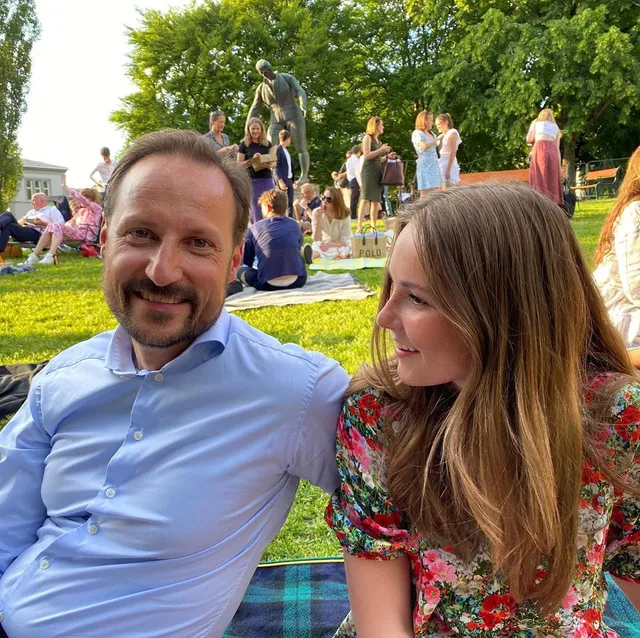 2020: Kroonprins Haakon poseert samen met dochter Ingrid Alexandra.