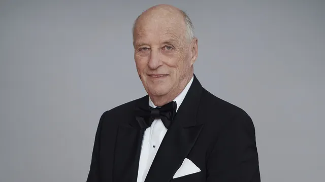 Een officieel portret van koning Harald van Noorwegen in 2021.