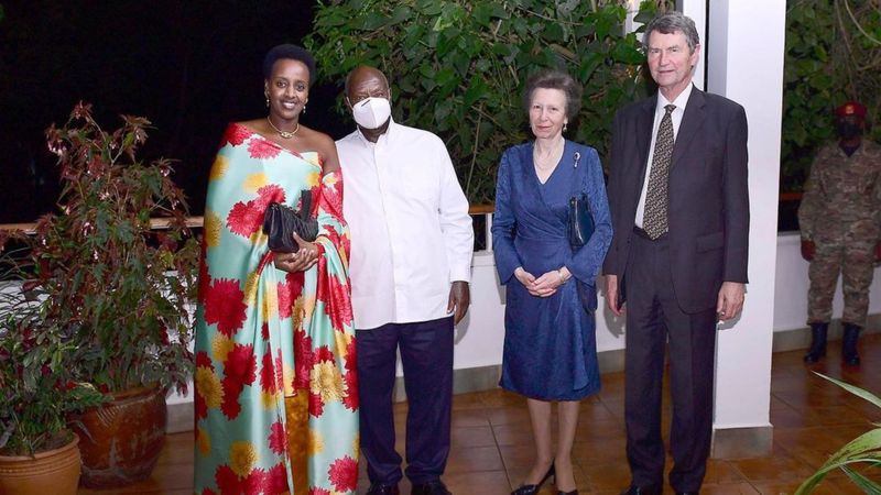Zien: prinses Anne dineert met Oegandese president