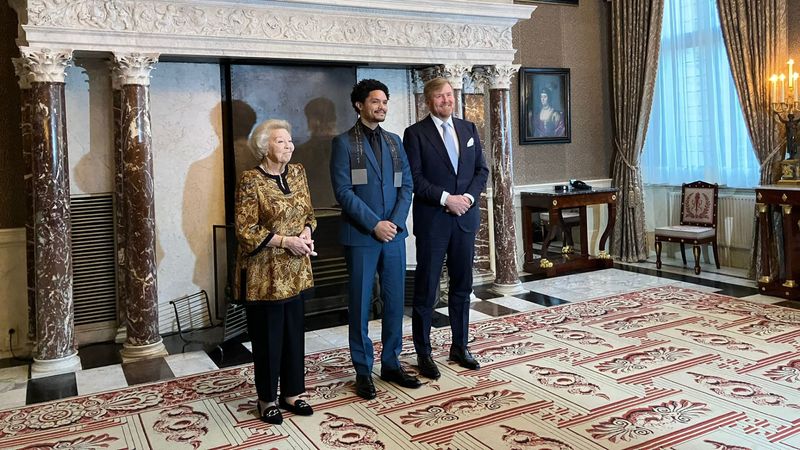 Een 'grappige' middag voor koning Willem-Alexander en prinses Beatrix
