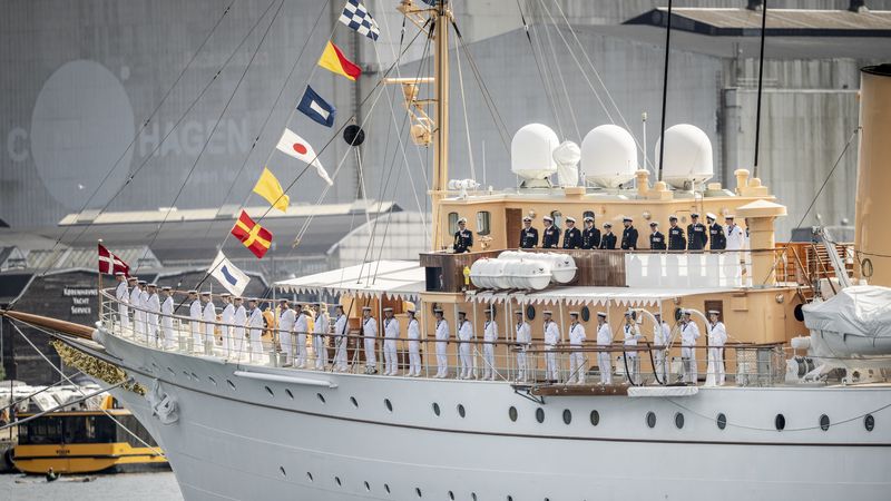 Dit is de Dannebrog, het schip van de Deense koninklijke familie