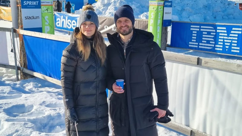 Carl Philip en Sofia delen winters kiekje tijdens sportevenement