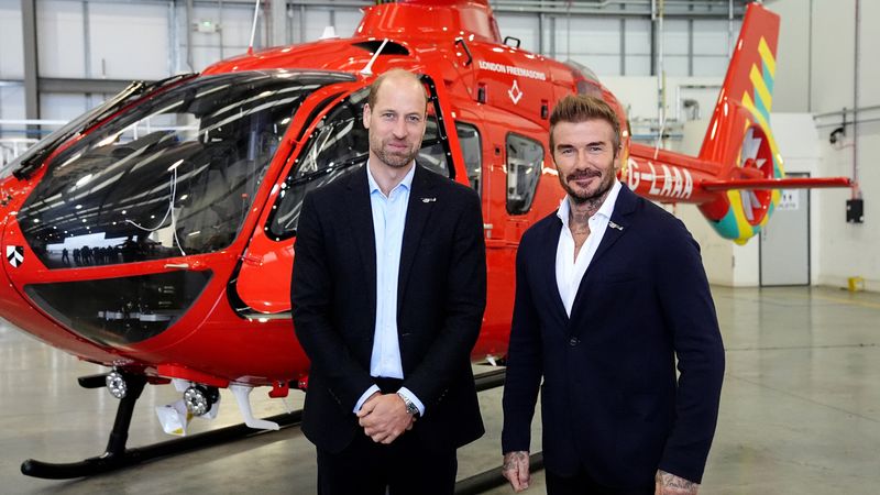 Prins William neemt als verrassing David Beckham mee naar werkbezoek