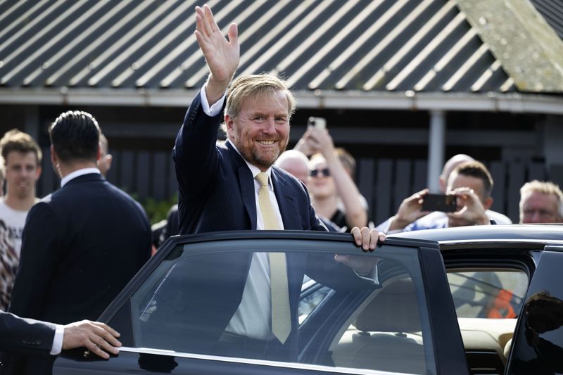 Vrolijke koning Willem-Alexander viert bijzonder jubileum mee