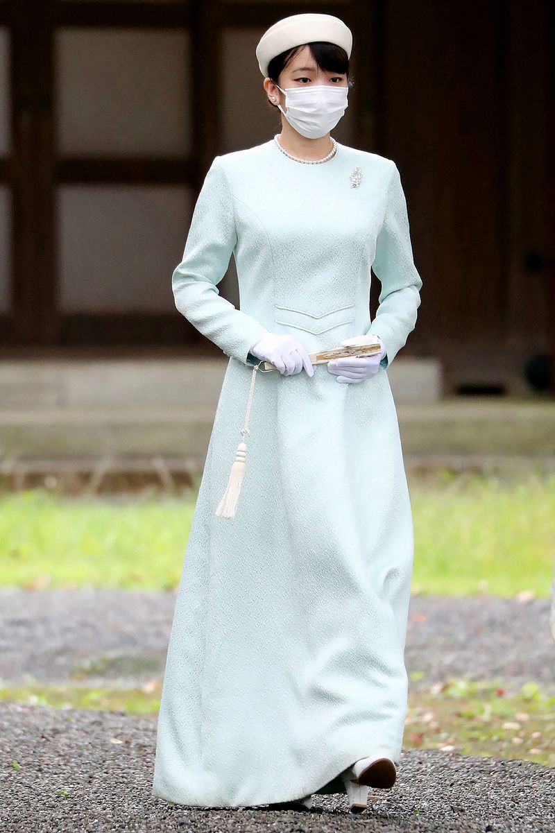 Prinses Mako bezoekt keizerspaar in aanloop naar huwelijk