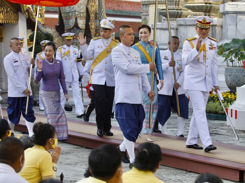 Thaise koningin ontvangt in één keer 39 eredoctoraten