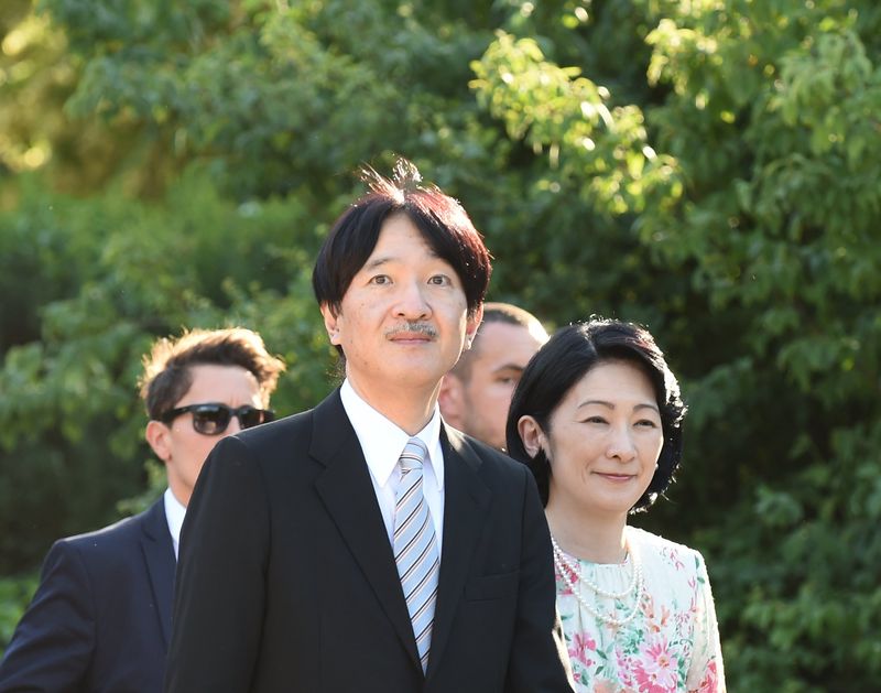 Kroonprins Akishino worstelt met positie rond huwelijk Mako
