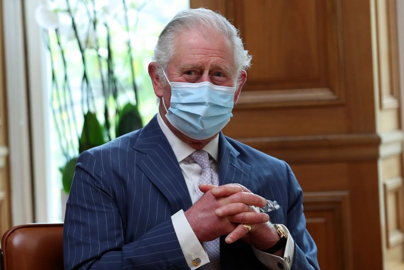 Prins Charles leeft mee met corona-brandhaard India en doneert geld