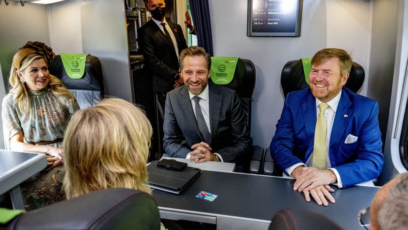 Koningspaar arriveert met trein in Graz op laatste dag staatsbezoek