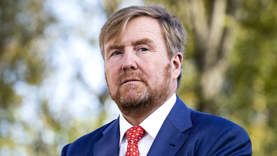 Koning woont herdenking slavernijverleden bij - Blauw Bloed