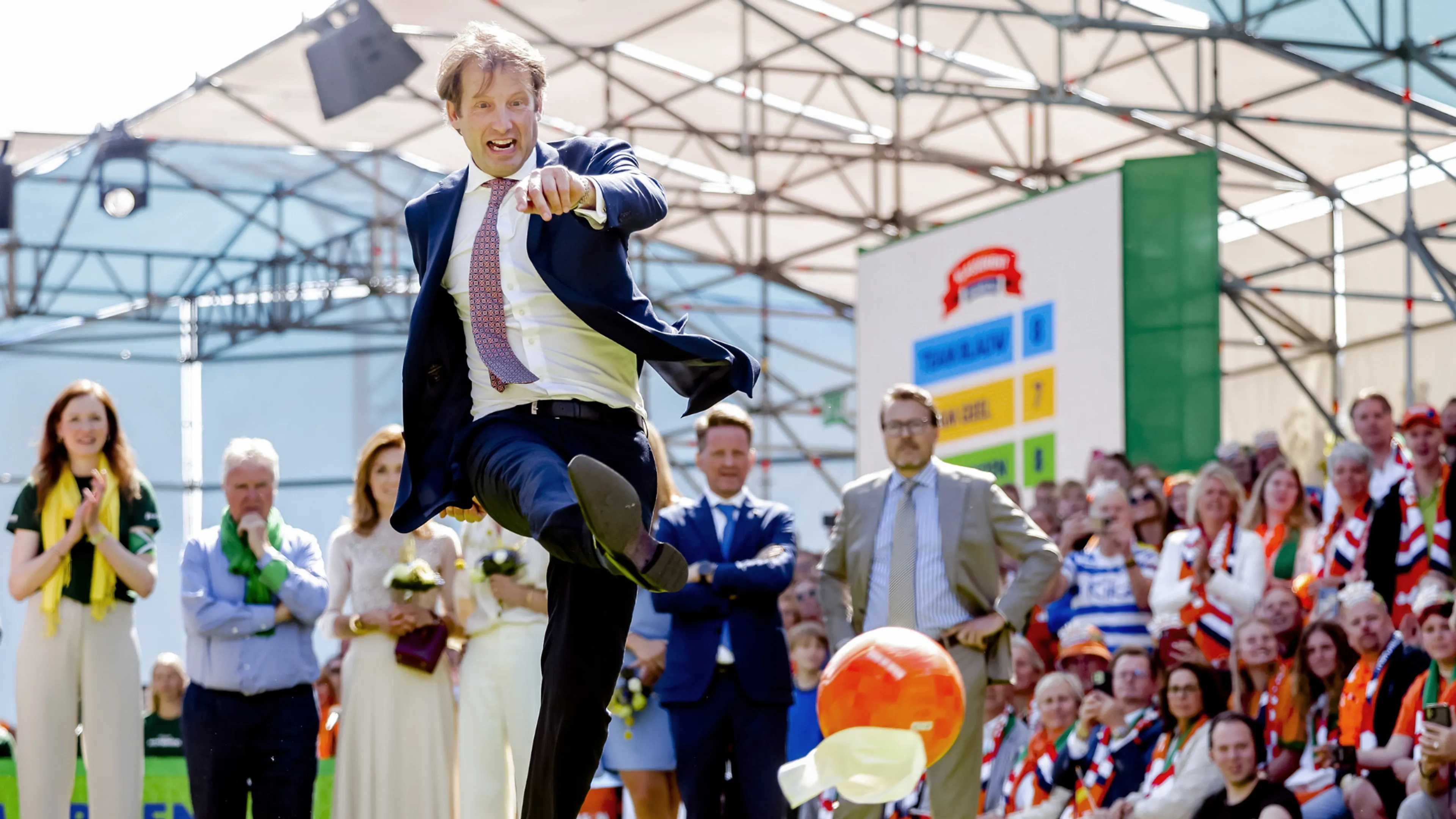Lekker sportief: prins Floris springt op de fiets voor het goede doel